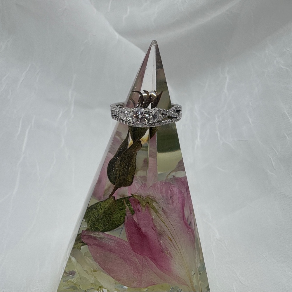 Elegant 14k White Gold Women's Ring